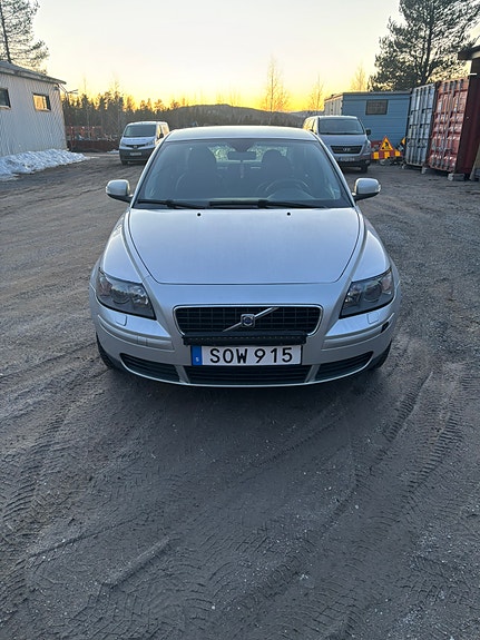 Volvo S40 3 of 5