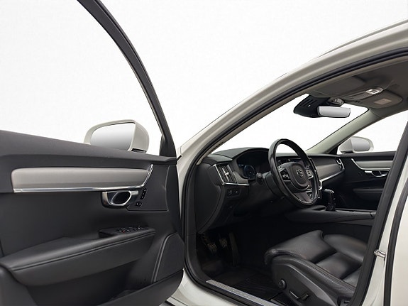 Volvo V90 10 of 30