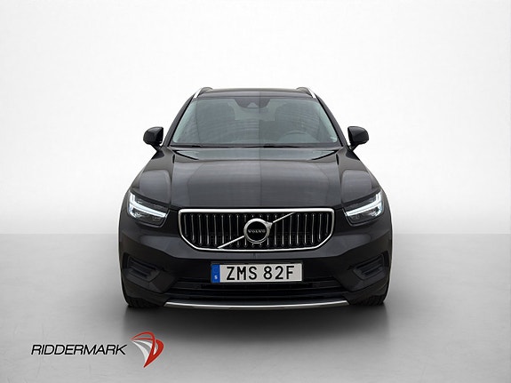Volvo XC40 2 of 5