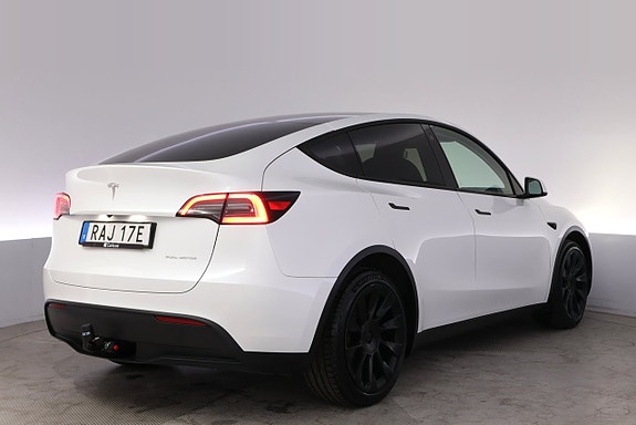 Tesla Model Y 5 of 5