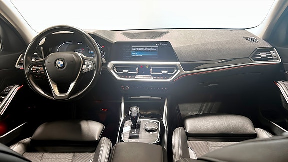 BMW 330e 4 of 5