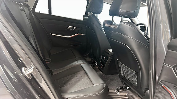 BMW 330e 5 of 5