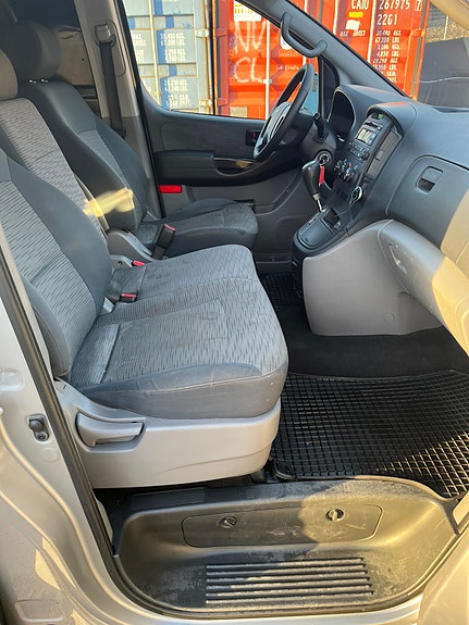 Hyundai H-1 3 of 11