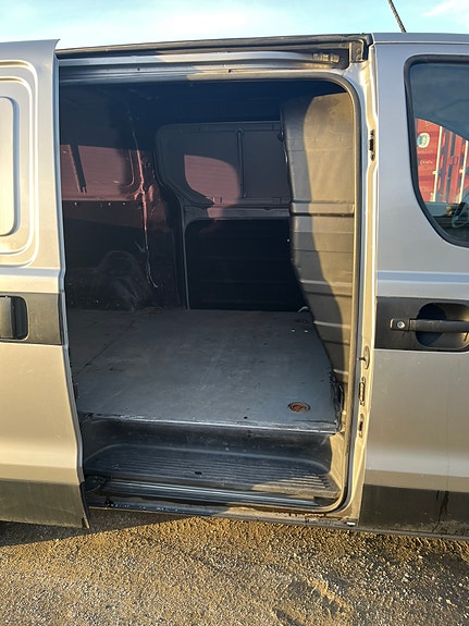 Hyundai H-1 4 of 11