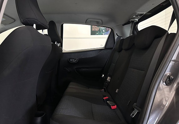 Toyota Yaris 8 of 11