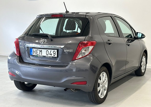 Toyota Yaris 4 of 5