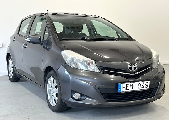 Toyota Yaris 3 of 5