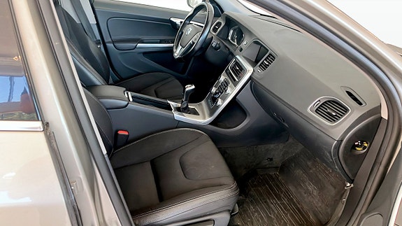 Volvo V60 3 of 5