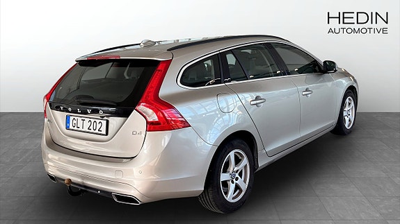 Volvo V60 2 of 5