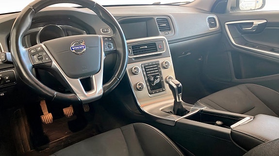 Volvo V60 4 of 5
