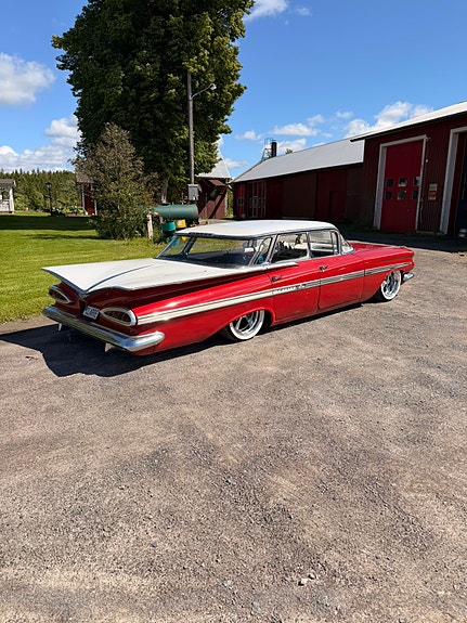 Chevrolet Impala 4 of 5