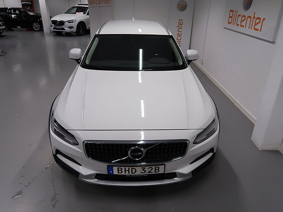 Volvo V90 Cross Country 10 of 30
