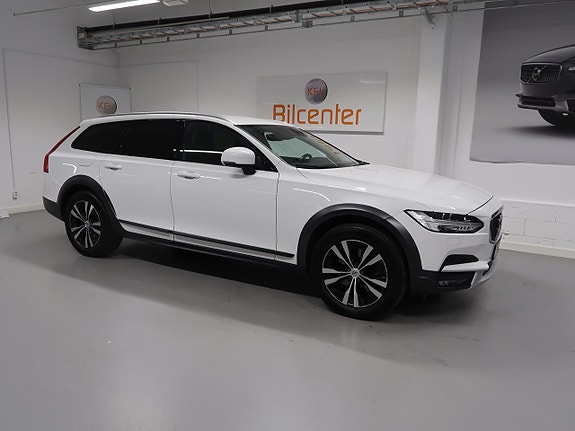 Volvo V90 Cross Country 3 of 5