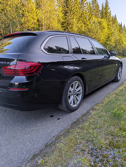 BMW 520d 3 of 5