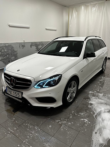 Mercedes-Benz E220 5 of 5
