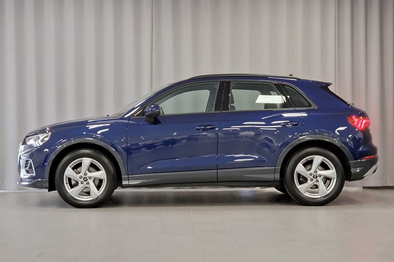 Audi Q3 2 of 5