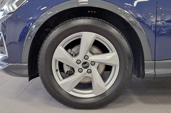 Audi Q3 3 of 5