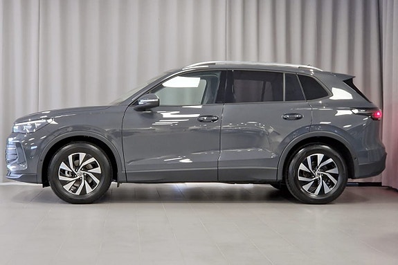 Volkswagen Tiguan 2 of 5