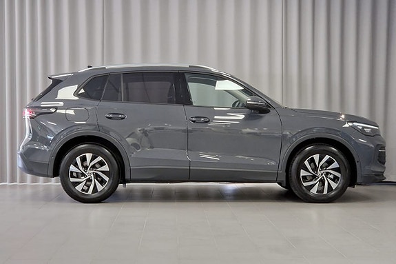 Volkswagen Tiguan 3 of 5