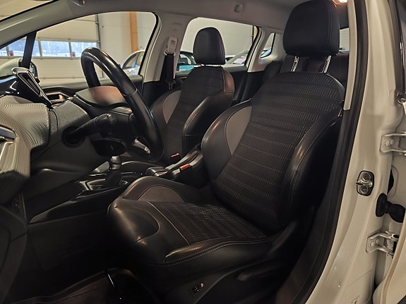 Peugeot 2008 9 of 18