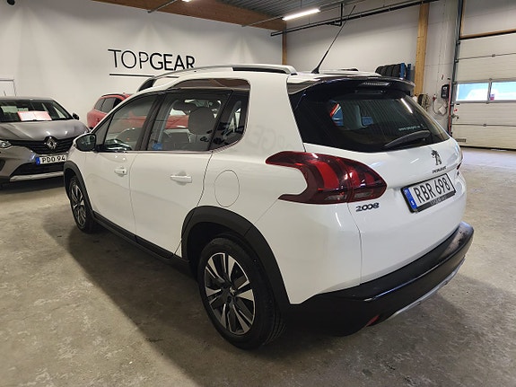 Peugeot 2008 4 of 5