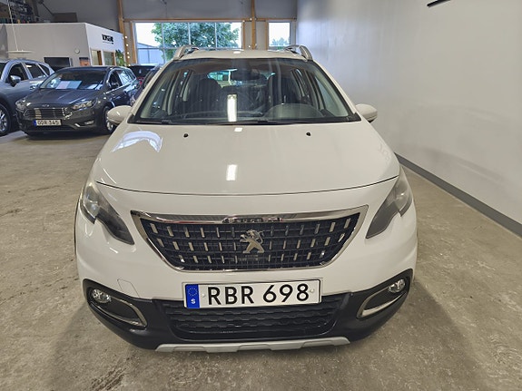 Peugeot 2008 2 of 5