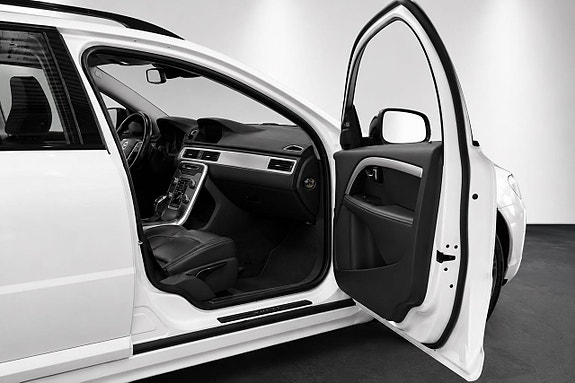 Volvo V70 11 of 24