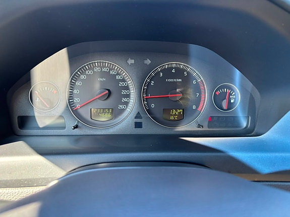 Volvo S60 2 of 5