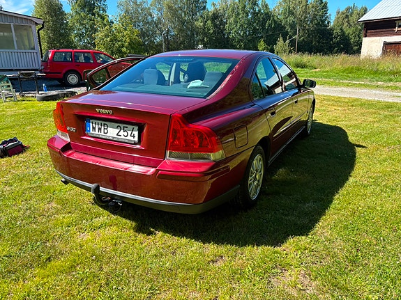 Volvo S60 4 of 5