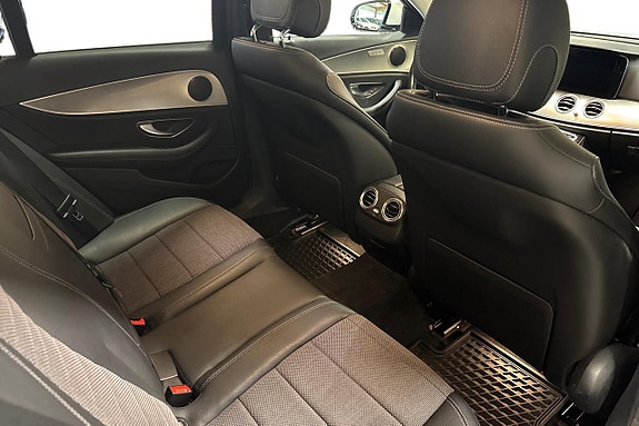 Mercedes-Benz E220 21 of 24