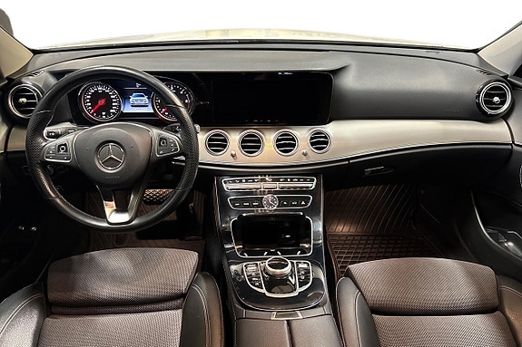 Mercedes-Benz E220 12 of 24