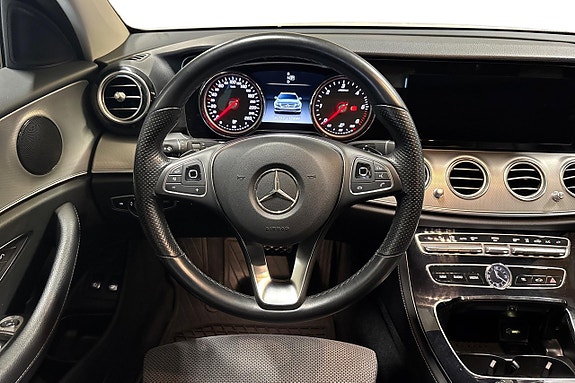Mercedes-Benz E220 13 of 24