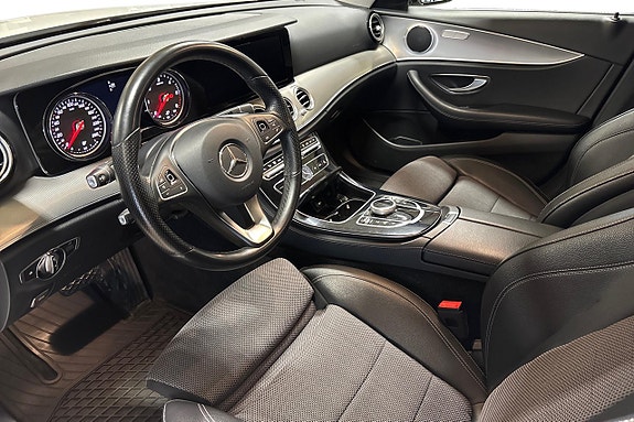 Mercedes-Benz E220 11 of 24