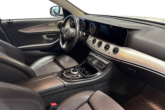 Mercedes-Benz E220 14 of 24