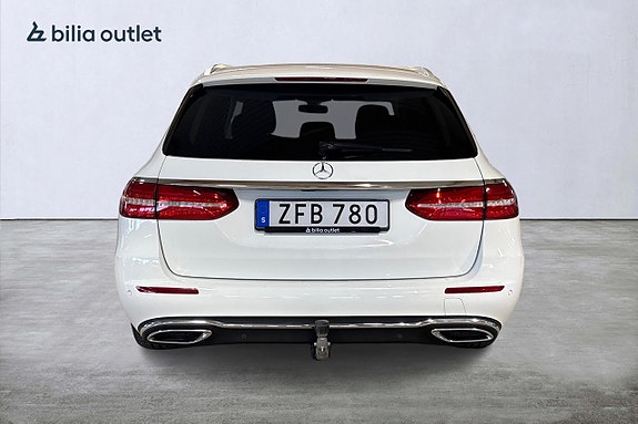 Mercedes-Benz E220 8 of 24