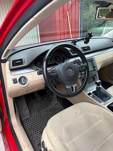 Volkswagen Passat 5 of 11