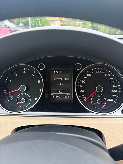 Volkswagen Passat 8 of 11