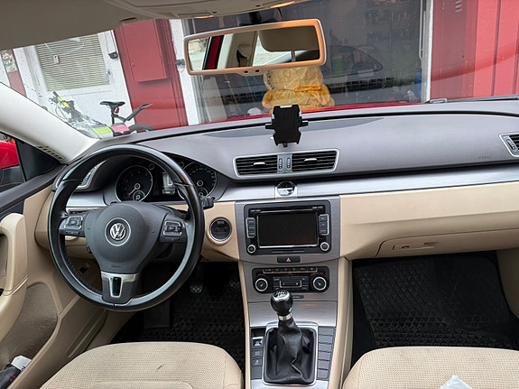 Volkswagen Passat 9 of 11