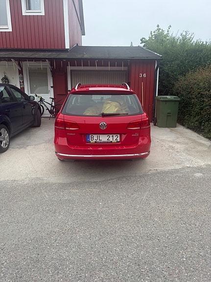 Volkswagen Passat 2 of 11