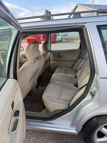 Volvo V70 5 of 6