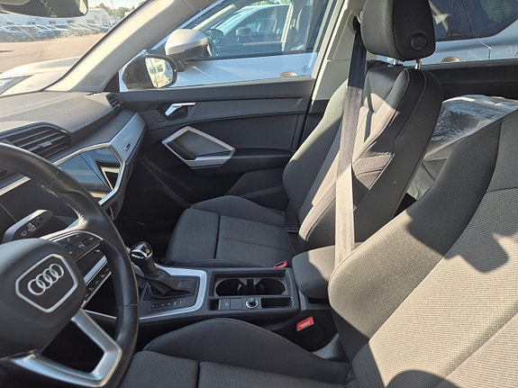 Audi Q3 4 of 4