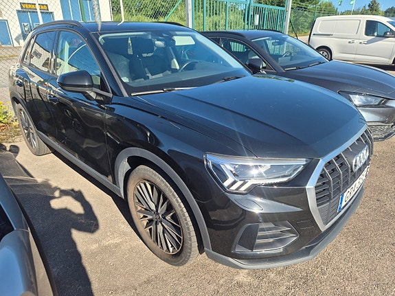 Audi Q3 2 of 4