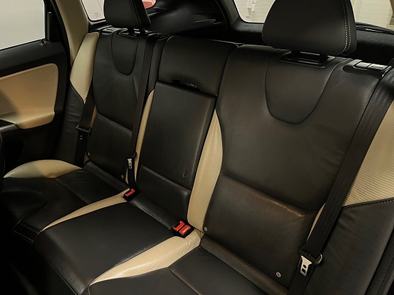Volvo XC60 12 of 27