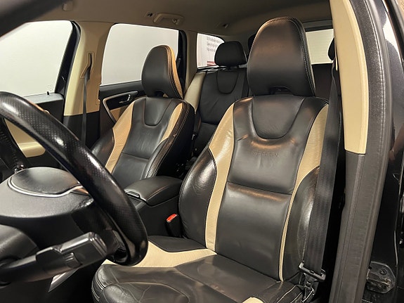 Volvo XC60 11 of 27