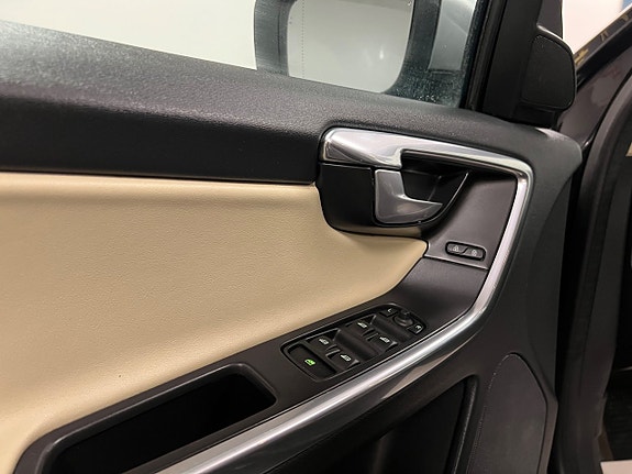 Volvo XC60 10 of 27