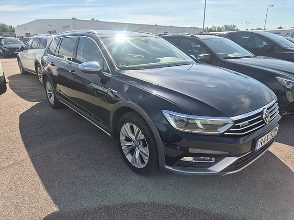 Volkswagen Passat Alltrack 2 of 4