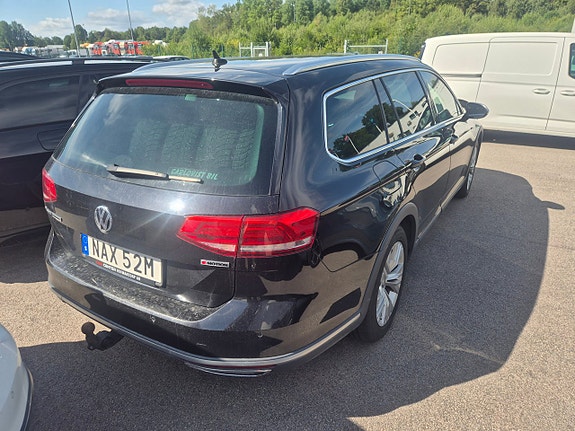 Volkswagen Passat Alltrack 3 of 4
