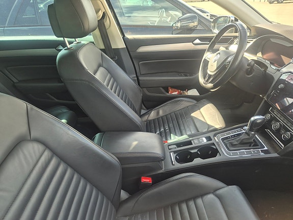 Volkswagen Passat Alltrack 4 of 4