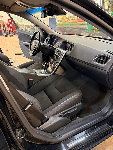 Volvo V60 10 of 30