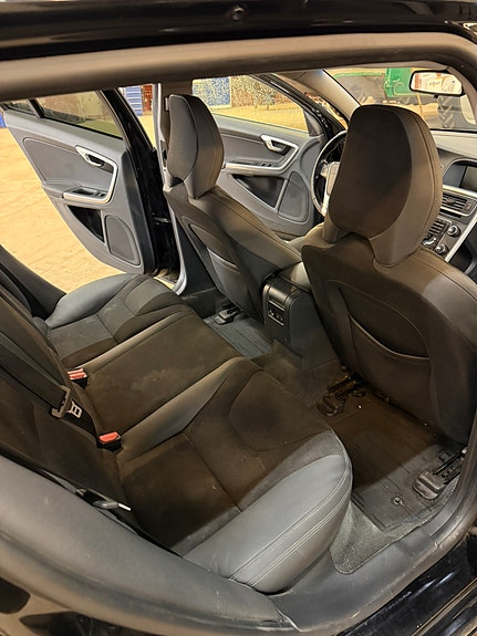 Volvo V60 8 of 30